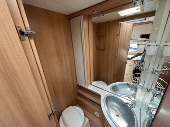 Karavan TEC Travel King 490, předstan, královská postel - 11