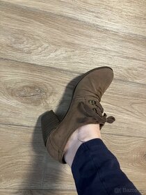 Jarní/podzimní boty na podpatku - 11