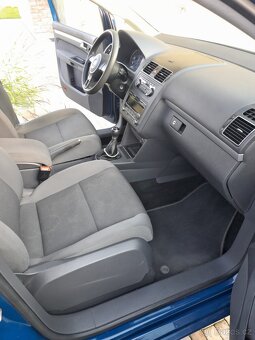 Volkswagen Touran - 11