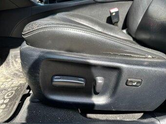 Toyota Avensis combi 2.2 D-4D Exclusive - 11