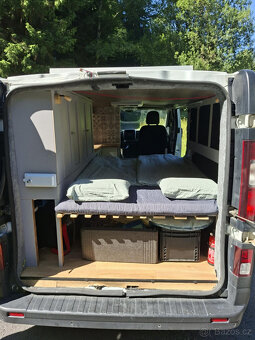 obytný Renault Trafic L2H1 soběstačný celoroční Campervan - 11