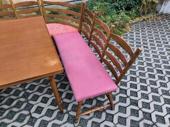 Rohová jídelní lavice, rozkládací stůl a židle - 11