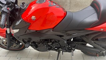 Suzuki GSR 600 - 11