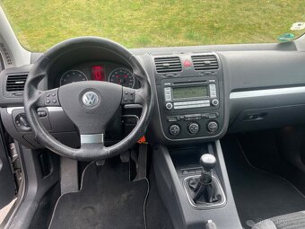 VW Golf V - 11