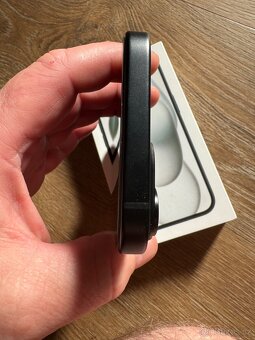 Zánovní IPhone 15 128gb - 11