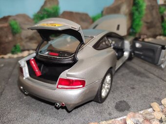prodám model 1:18 aston martin vanquish - 11
