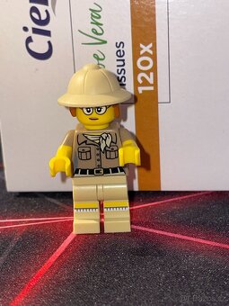Lego postavičky nebo součástky - 11