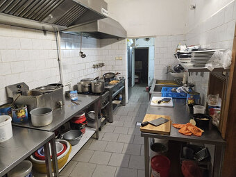 Pronájem provozovny v centru města - 11