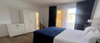 Stylový duplex se 2 ložnicemi a výhledem na oceán na prodej - 11
