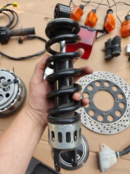 Suzuki GS 500 1998 - Náhradní díly - 11