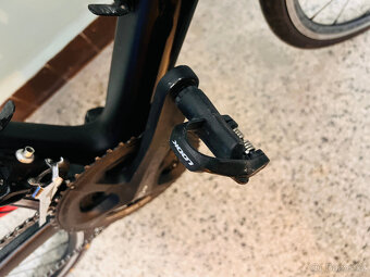 KARBONOVÉ SILNIČNÍ KOLO: CANYON ENDURACE CF - 11