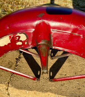 Jawa ČZ 250 350 kývačka - přední blatník - 11