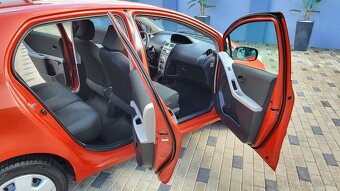 Toyota Yaris 1,0i - 51kw. HEZKÝ STAV - 1 MAJITEL. EURO 4 - 11