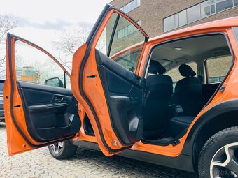 Subaru XV 1.6i BENZÍN 4x4 AUTOMAT SENZORY SERVISKA - 11