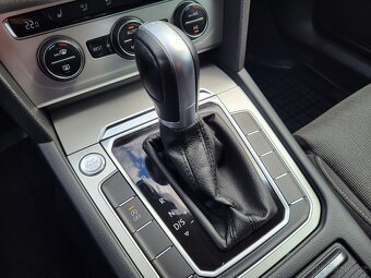 VW Passat Variant 2.0 TDi BMT 110kW DSG COMFORTLINE - 11