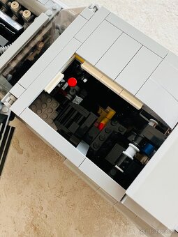 Prodám Lego Creator 10262 Bondův Aston Martin DB5 - 11