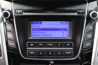 Hyundai i30 1,6 CRDi ČR,VÝHŘEVY,DPH,2014 - 11