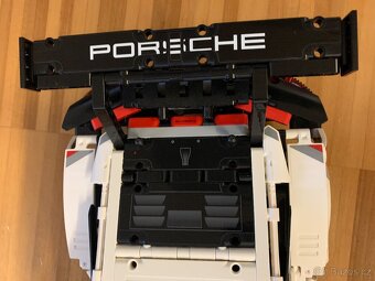 LEGO Technic - Porsche 911 RSR - 11
