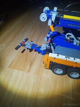 těžké vozidlo LEGO TECHNIC - 11