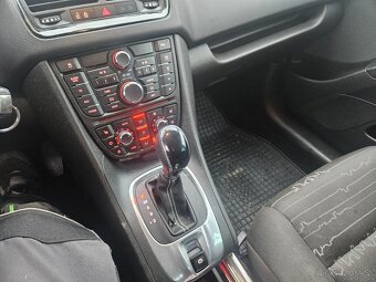 Opel Meriva 1.4T 103kw LPG automat 2015 - 11