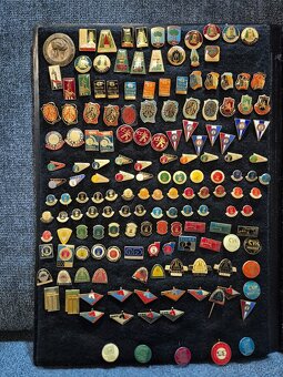 Sbírka odznaků a vyznamenání cca 2100ks - 11
