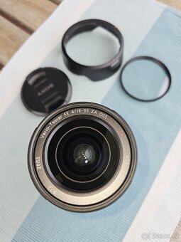 SONY FE Zeiss 16-35 mm f/4 ZA OSS objektiv ve skvělém stavu - 11