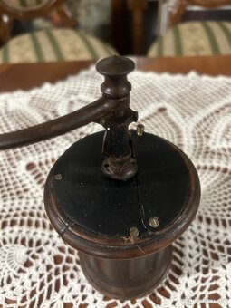 Starožitný kávový mlýnek přelom 19./20. století - 11