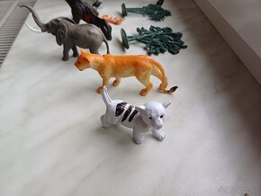 Dětské hračky, zvířátka. - 11