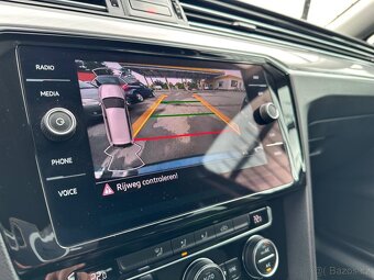 Volkswagen Passat 1.6TDi 88kW KAMERA,NAVI, - 11