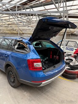 SKODA OCTAVIA SCOUT 2018 4X4 1.8 TSI DSG WEBASTO POSKOZENA - 11