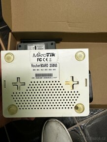 Síťové prvky: TP-Link/MikroTik/Ubiquiti/SMC/Tenda - 11