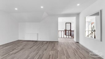 Rodinný dům 6+kk, na pozemku 1.044 m2, obec Měchenice, Praha - 11