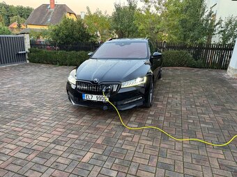 Škoda Superb iV hybrid, 1,4TSi, Sportline, maximální výbava - 11