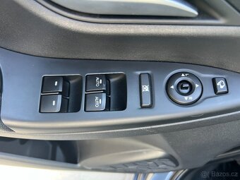 HYUNDAI iX20 1.4i 66 KW 1.MAJIT.VYHŘ.SEDAD+VOLANT,PAR.SENZOR - 11