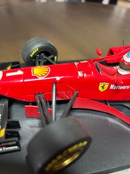 Ferrari F310/2 1:18(1996) - 11