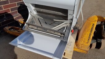 Kráječ pečiva ( chleba ) Rollmatic C42,STAV NOVÉHO - 11