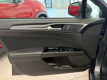 Ford Mondeo 2.0 EcoBlue S&S SW Titanium rok 03/2021 - 11