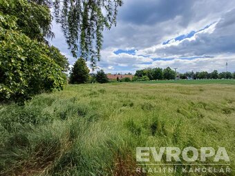 Prodej pozemku s rozlohou 1073 m2, Okrouhlo, okres Praha-záp - 11