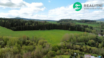 Rovinatá stavební parcela cca 350 m2 s rozlehlou... - 11