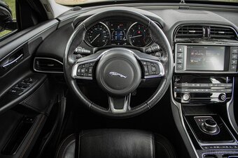 Jaguar XE 2.0 I4D Prestige AT - 11