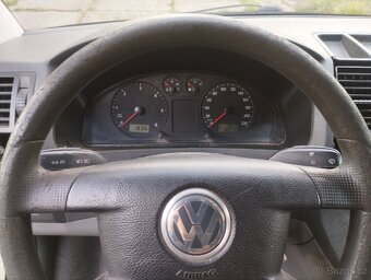 VW TRANSPORTÉR T5 2.5 TDI 96 KW R.V.2006 - 11