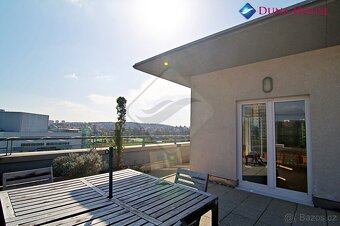 Pronájem bytu 64 m² s terasou 100 m² - 11