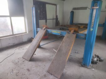 Čtyřsloupový elektrohydraulický zvedák - 11