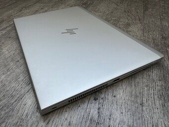 HP ELiTEBOOK v kovovém provedení v plné výbavě - 11