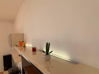 Moderní obývací stěna červená - 11