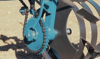 6řadý secí stroj na cibuli a česnek pro malý traktor - 11