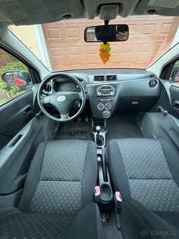 Daihatsu CUORE 1,0 i - 5 dveří - 11