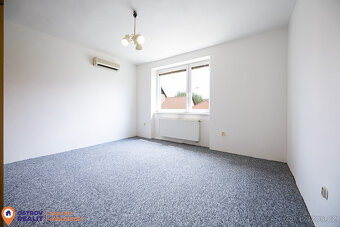 Pronájem prostorného bytu 2+1 s jídelnou a balkonem, 82 m²,  - 11