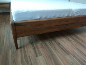Dubová posteľ Marína + 2 stolíky zdarma, cena od 680€ - 11