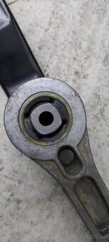 uložení motoru a převodovky - 11